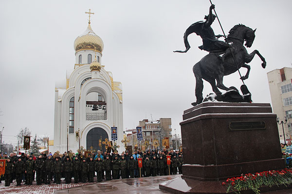 4 ноября иваново. Казанская часовня Иваново-Вознесенск. Памятник Пожарскому в Иваново. Статуя торжество Богородицы. Российский Монарх ивани4 памятник.