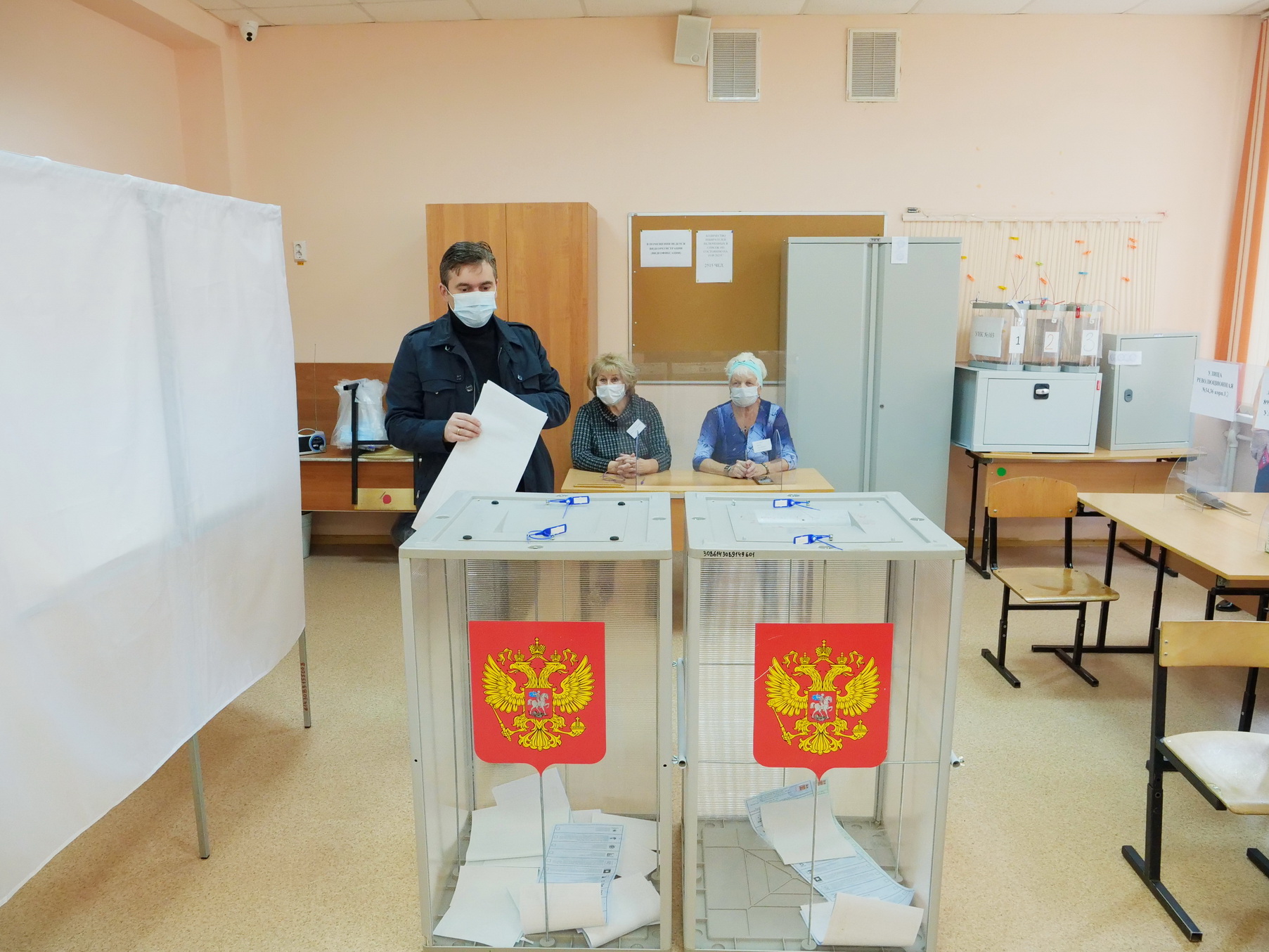 Губернатор Станислав Воскресенский проголосовал на выборах депутатов Госдумы